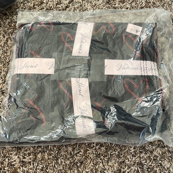 NEW Victorias Secret scarf - Picture 2 of 3